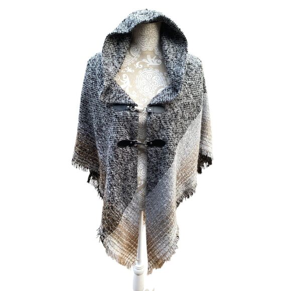 Marled Knit Poncho Shawl Wrap OSFA Gray Tan Black Fringe Toggle Cozy Boho Chic - Picture 7 of 9